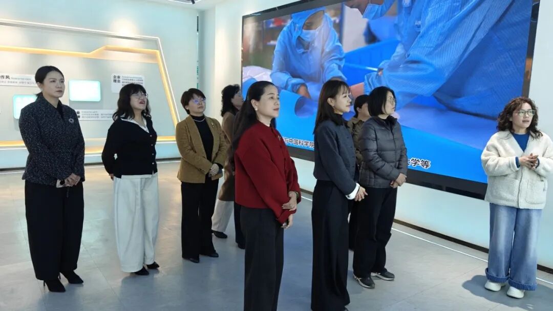 أخبار ميدبيورست | زارت تشين تشيان، رئيسة اتحاد النساء البلديات، ووفدها مدينة مايديبوس لإجراء تحقيق وبحث.